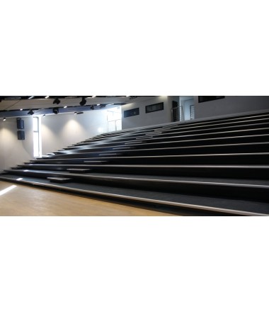 Teleskopinės ištraukiamos auditorijos platformos tribūna su LED apšvietimu