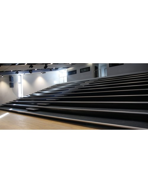 Teleskopinės ištraukiamos auditorijos platformos tribūna su LED apšvietimu
