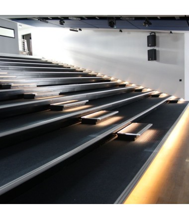 Teleskopinės ištraukiamos auditorijos platformos tribūna su LED apšvietimu