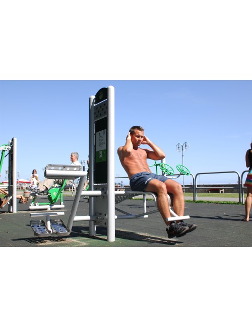 Sėdynė - suoliukas - lauko sporto aikštelė.