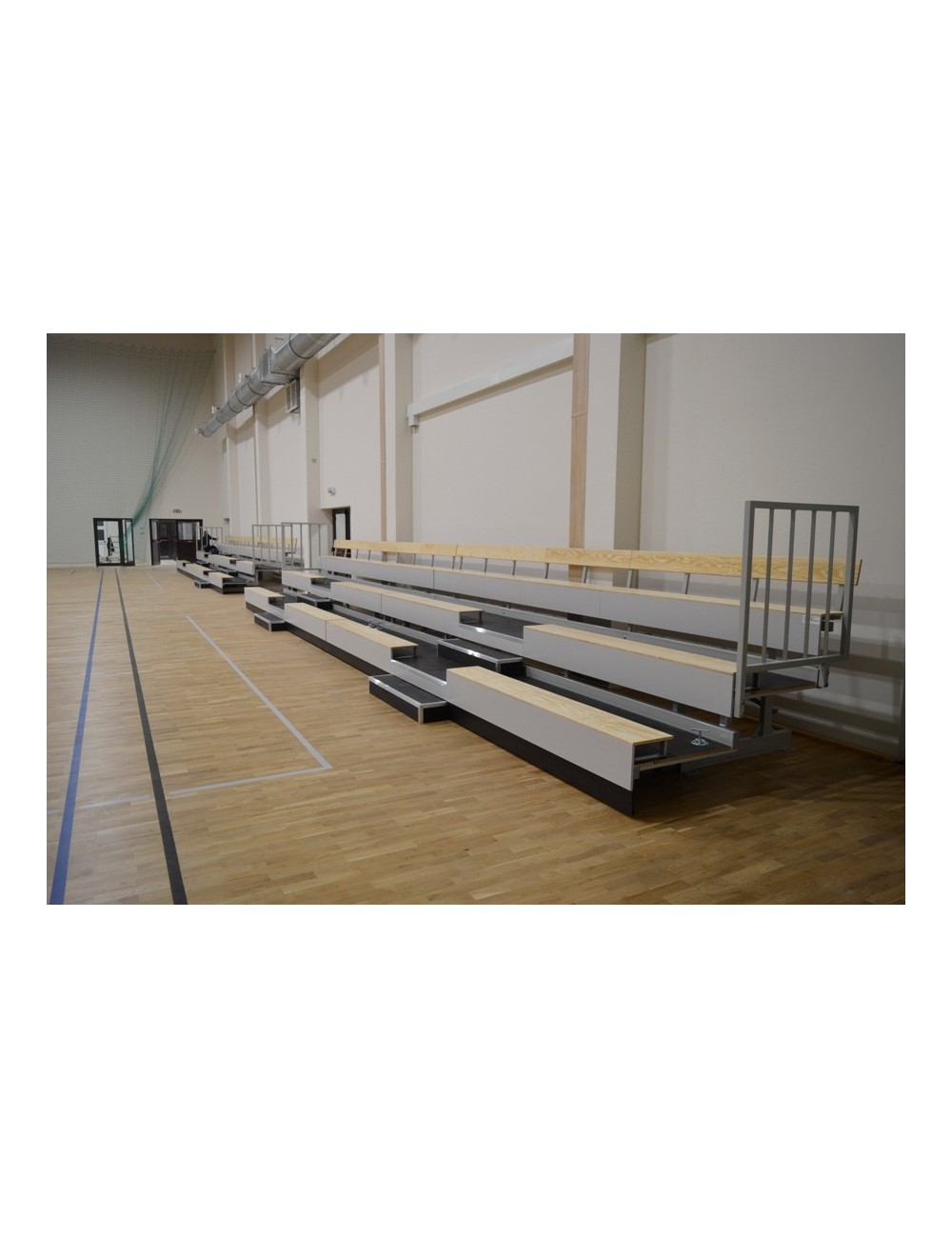 Teleskopinė tribūna su suoliukais - Bench type