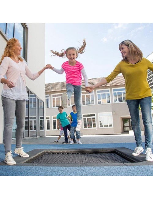 Žemės trampolinai vaikams Trampolinų kiemas 2,00x2,00 m.