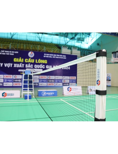 Varžybinis badmintono tinklas su PES kontūru, sustiprintas ir su šoniniais Velcro diržais.