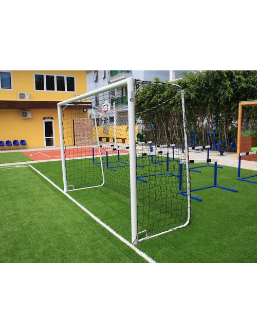 Mini futbolo vartai. Matmenys: 2m x 1.5m.