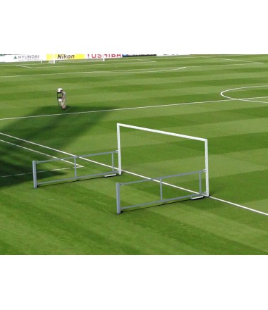 Standartiniai sulankstomi futbolo vartai, gylis nuo 2,3 iki 3,8 m, matmenys: 6x2,1 m.