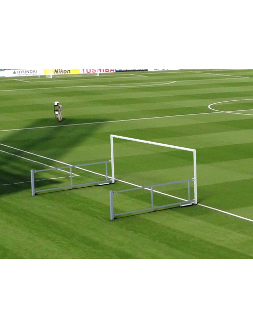 Standartiniai sulankstomi futbolo vartai, gylis nuo 2,3 iki 3,8 m, matmenys: 6x2,1 m.
