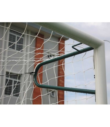 Plieno futbolo vartai su viršutine tinklo atrama
