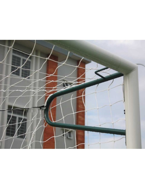 Plieno futbolo vartai su viršutine tinklo atrama