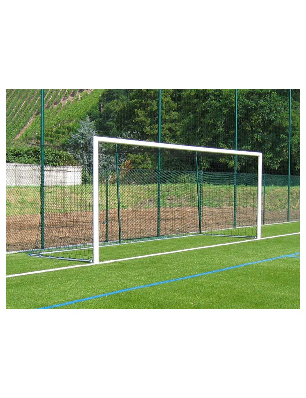 Plienu dengti futbolo vartai 7,32 m x 2,44 m.