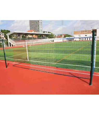 Tinklo atramų rinkinys su tvirtinimo mechanizmu futbolo vartams.