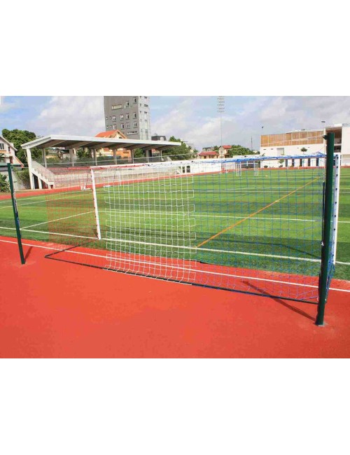 Tinklo atramų rinkinys su tvirtinimo mechanizmu futbolo vartams.