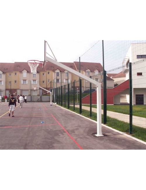 Į žemę tvirtinamas krepšinio stovas, išlenktas, aukštis 3.05m.