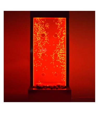 Vandens krioklys su spalvotais kamuoliukais