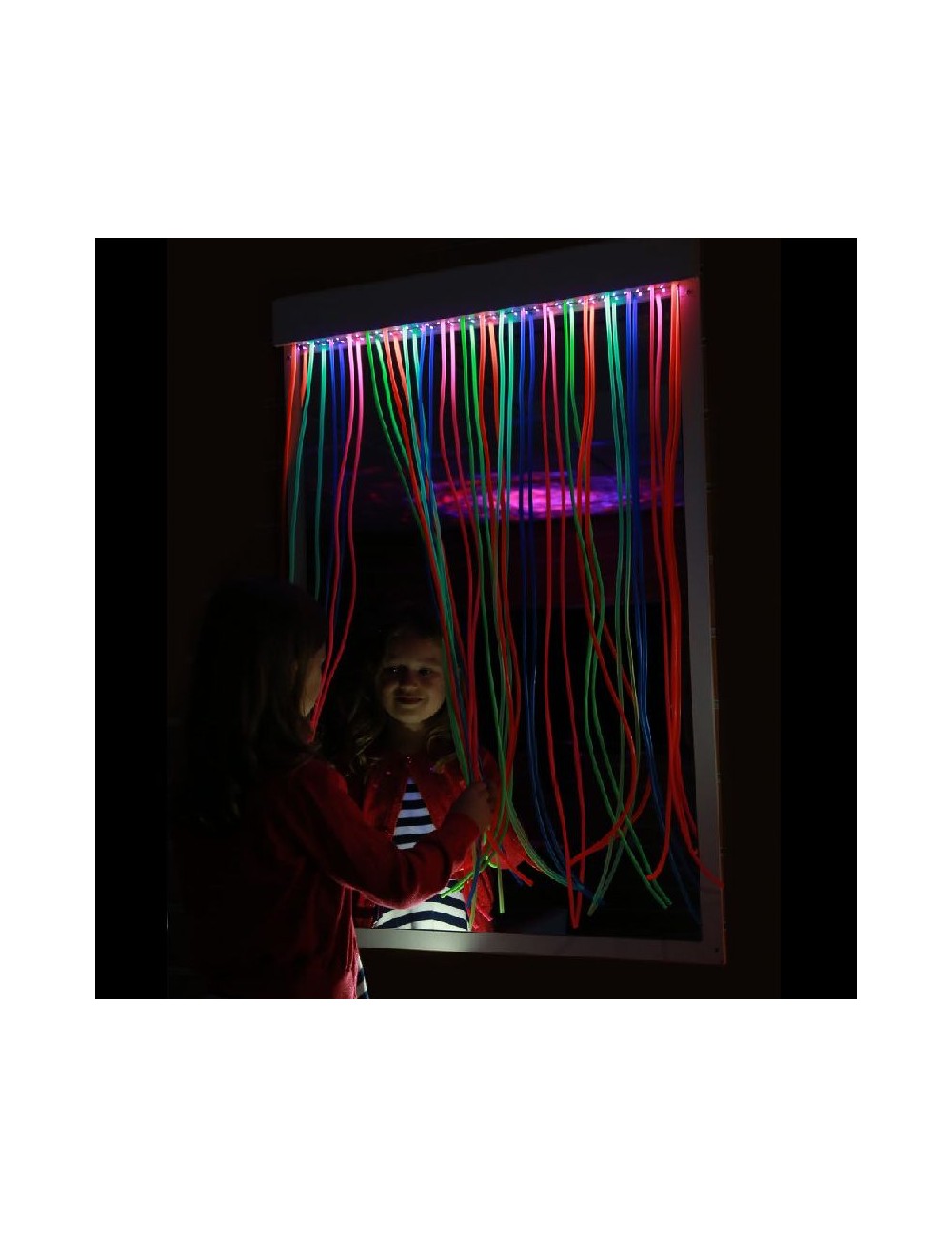 Veidrodis su šviečiančiais UV pluoštais