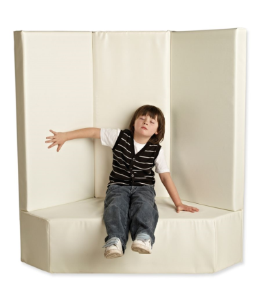 Vibruojantis minkštas suolas (kampinis) - 122 cm x 90 cm x 90 cm.