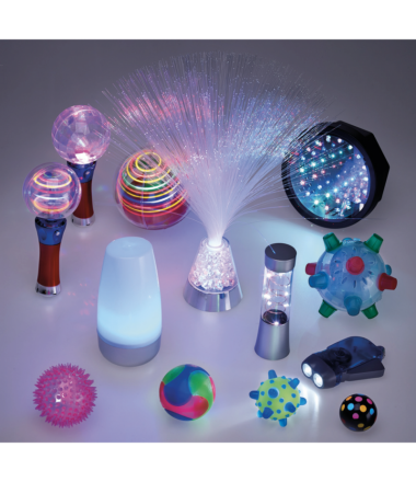 Tamsoje šviečiantys priedai