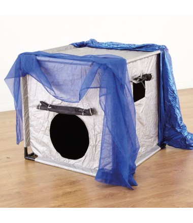 Tamsos namelis skirtas žaisti su šviečiančiomis priemonėmis - 100 x 100 x 100 cm.